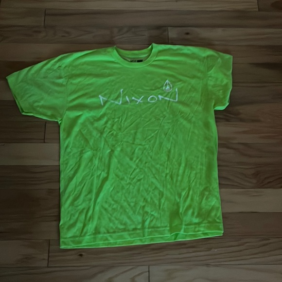 Men’s Large Neon Green “Nixon” short Sleeve Tee-shirt with white letters - Picture 1 of 4